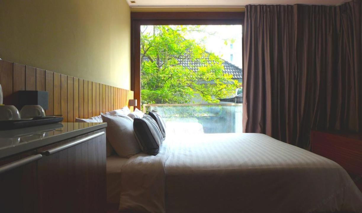 Luxx Langsuan Hotel - Sha Plus Бангкок Экстерьер фото
