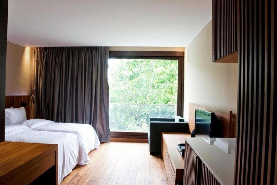 Luxx Langsuan Hotel - Sha Plus Бангкок Экстерьер фото