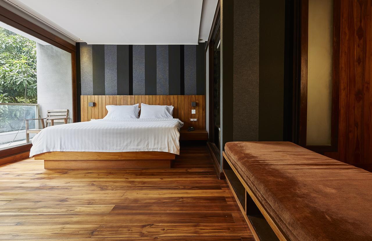 Luxx Langsuan Hotel - Sha Plus Бангкок Экстерьер фото