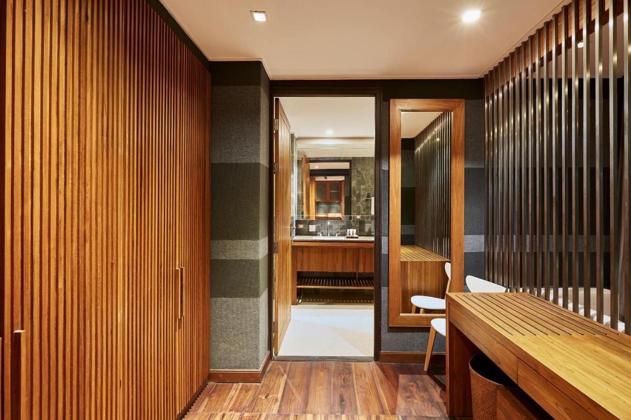 Luxx Langsuan Hotel - Sha Plus Бангкок Экстерьер фото