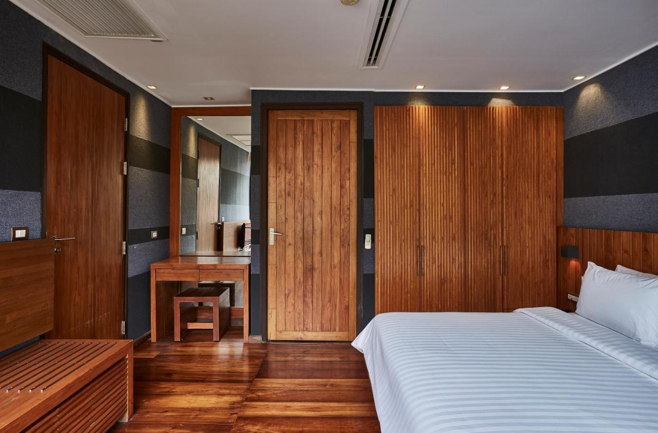 Luxx Langsuan Hotel - Sha Plus Бангкок Экстерьер фото