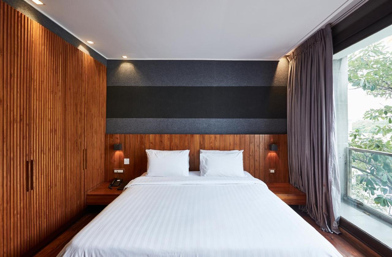 Luxx Langsuan Hotel - Sha Plus Бангкок Экстерьер фото