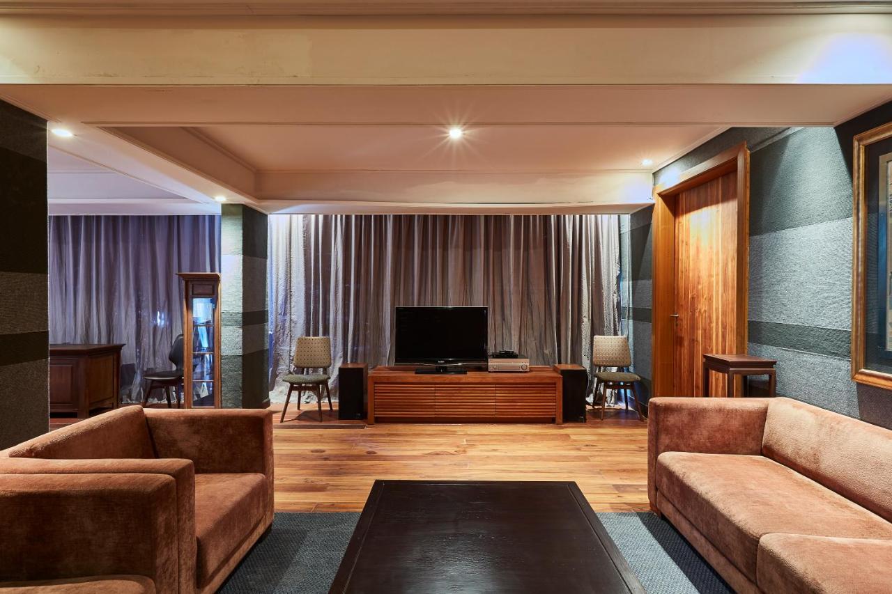 Luxx Langsuan Hotel - Sha Plus Бангкок Экстерьер фото