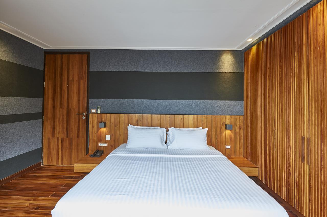 Luxx Langsuan Hotel - Sha Plus Бангкок Экстерьер фото