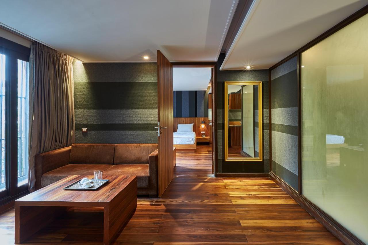 Luxx Langsuan Hotel - Sha Plus Бангкок Экстерьер фото